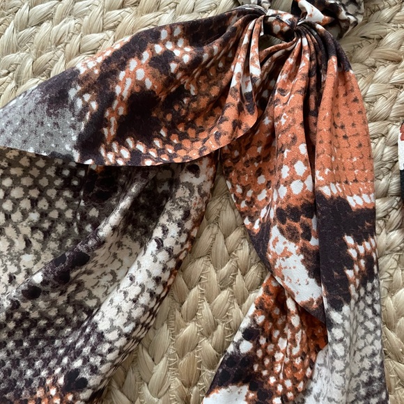 Set of 2 Scarf Scrunchies Animal Print - Picture 2 of 3